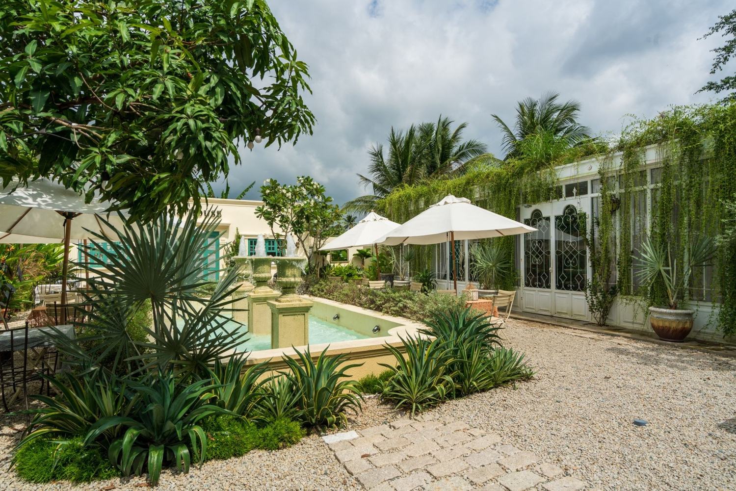 Outdoor living and beds
